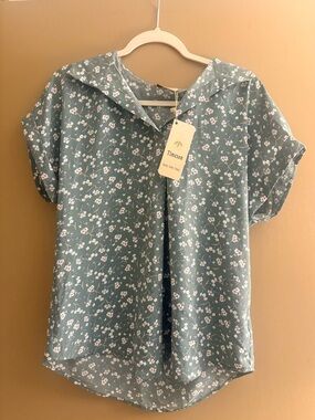 Amazon Sage Green Floral Short Sleeve Blouse